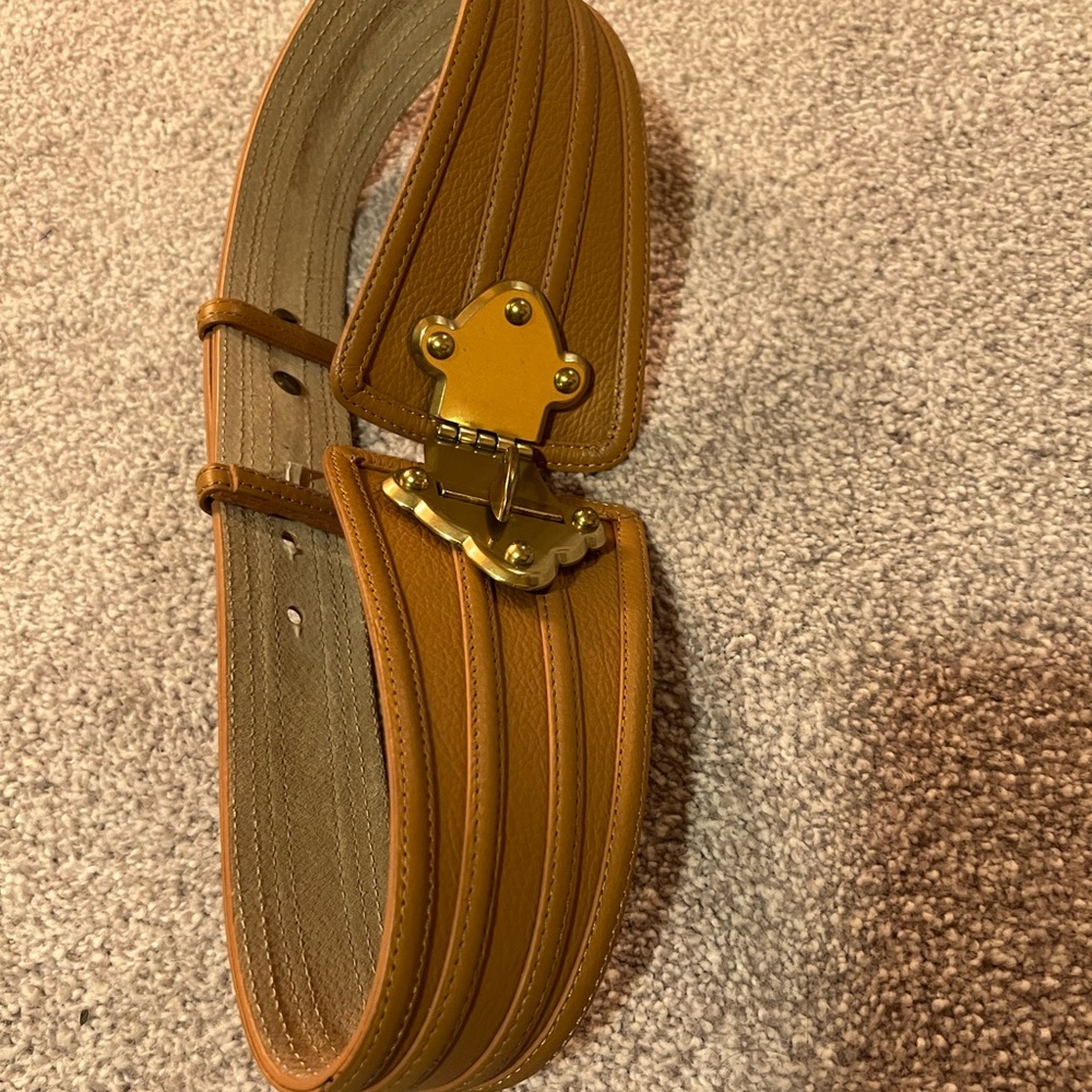 BCBG MAX AZRIA. Leather belt. Never used.